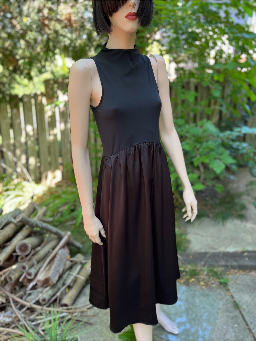 Betsey Johnson Black Sleeveless Midi Dress